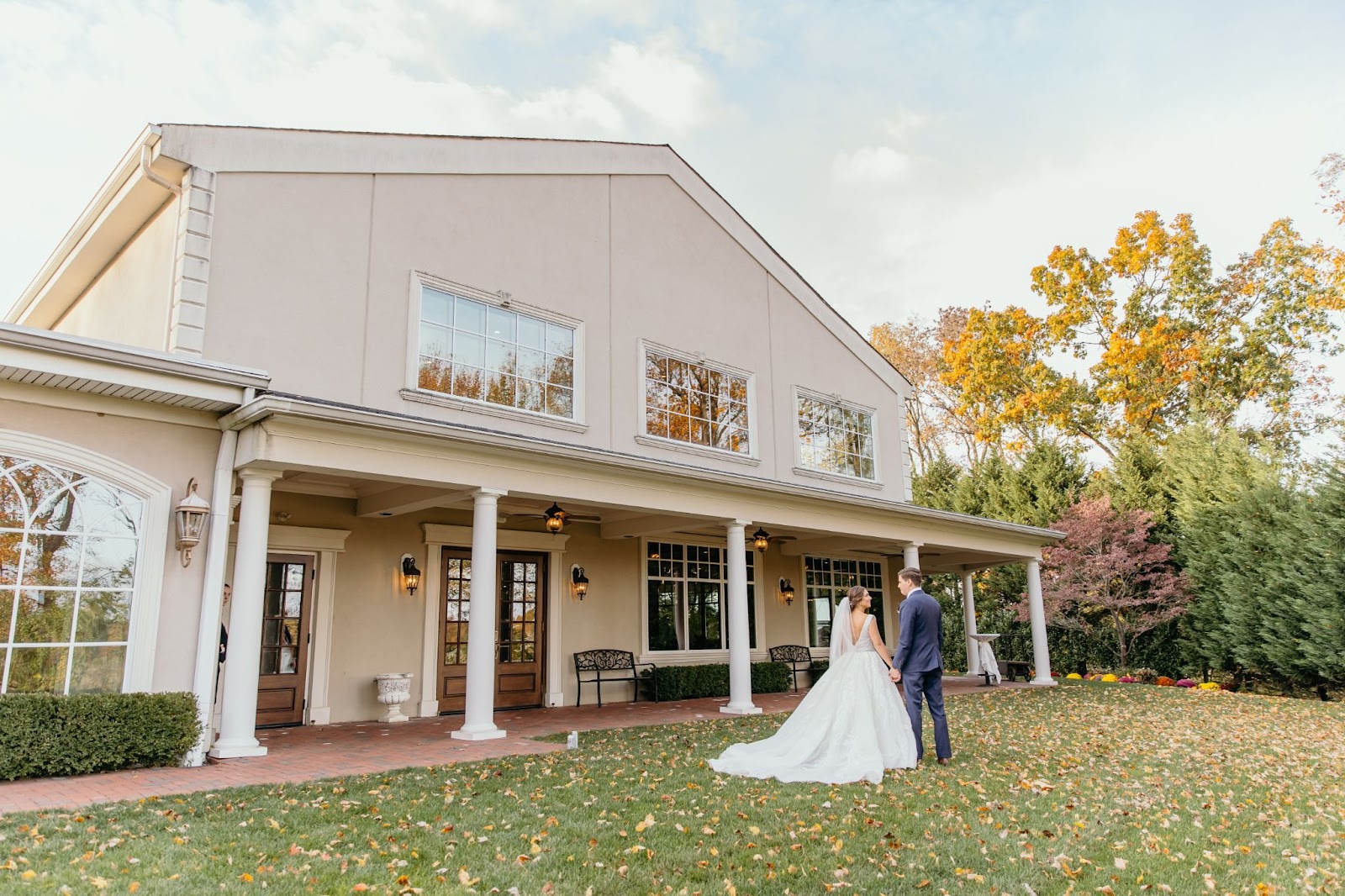 10 Best Books on Wedding Planning For Bookworm Brides & Grooms